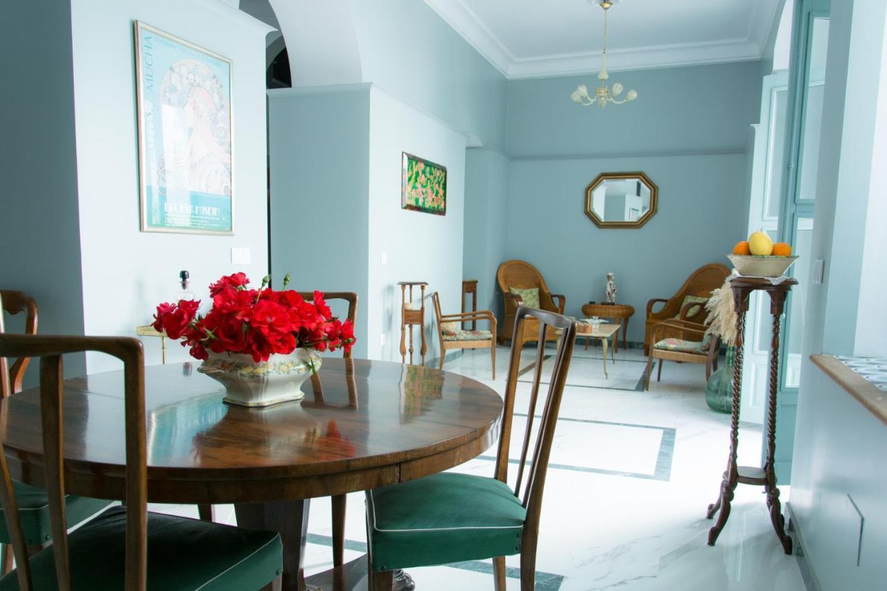 Casa Senorial Con Piscina. Casa Donna Isabel Guest House Penaflor ภายนอก รูปภาพ